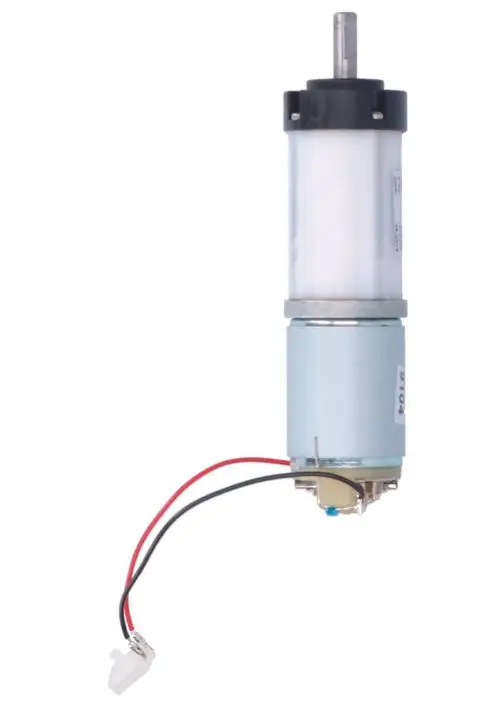 Judo Motor mit einem langen, schmalen Gehäuse. Es sind zwei Kabel in rot und schwarz angebracht. Der Motor hat eine Metallbasis und eine verlängerte Welle oben.
